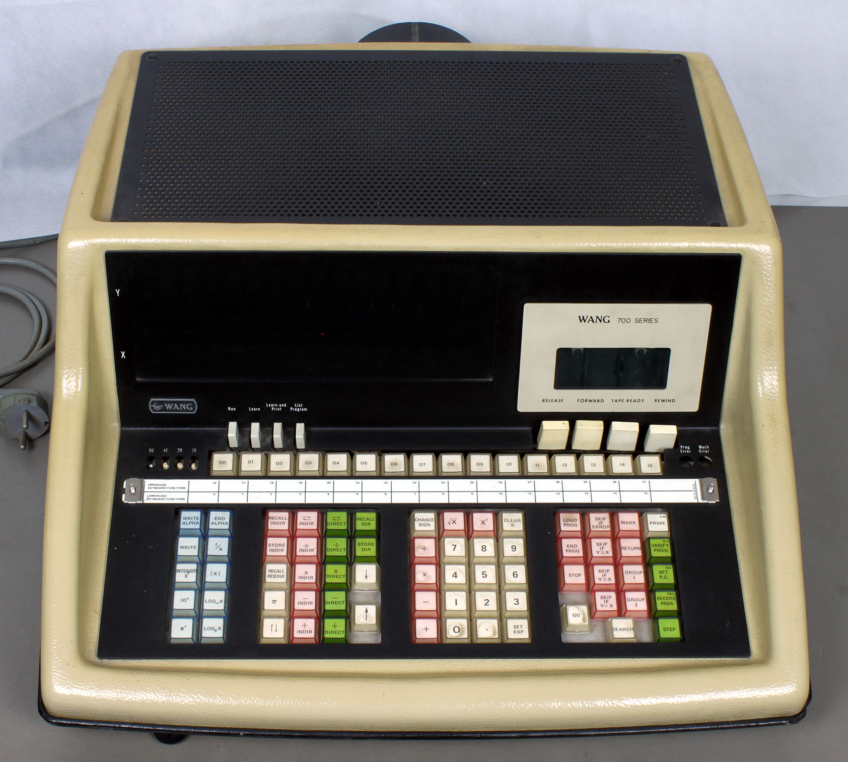 Programmierbarer Tischrechner WANG 700 von ca. 1970-1973